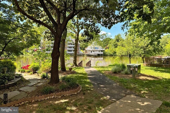 Building Photo - 7527 Chrisland Cove