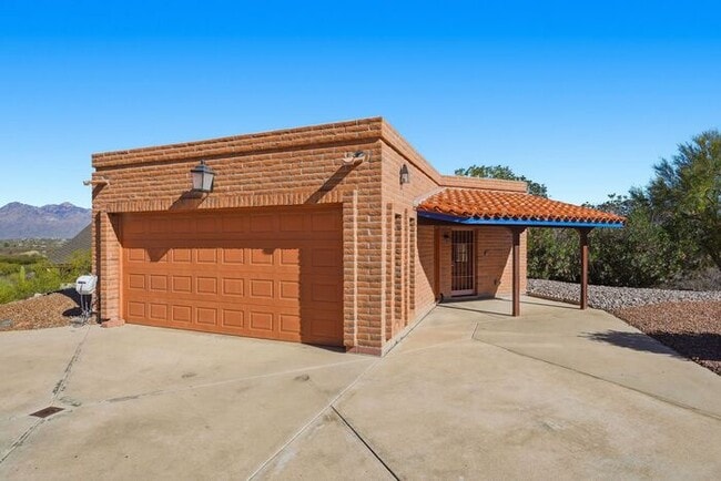 Building Photo - 770 N Lazy J Wy