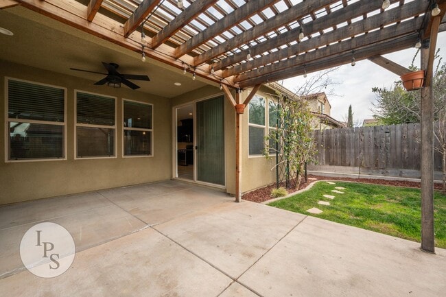 Building Photo - Madera Riverstone Home, 4BR/3BA, Including In-Law Suite, SOLAR, Community Pool, Tons of Community...