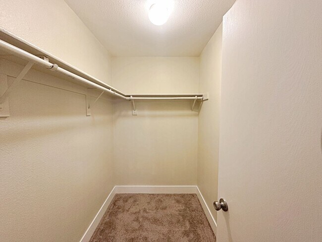 Building Photo - SINGLE STORY 3 BEDROOM HOME IN HENDERSON