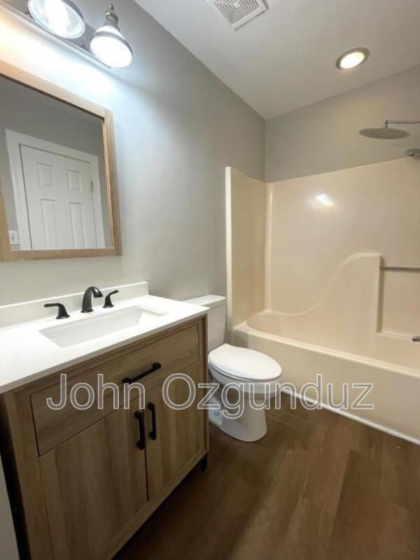 Building Photo - 5108 Sinclair Dr