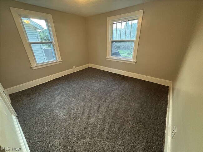 Building Photo - 974 Lovers Ln