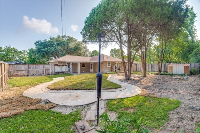 Building Photo - 118 Southbrook Cir