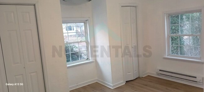 Building Photo - Charming 1-Bedroom and 1-Bathroom Home loc...