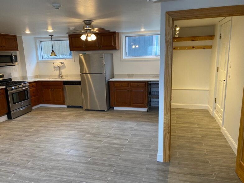 Building Photo - 140 Clark St