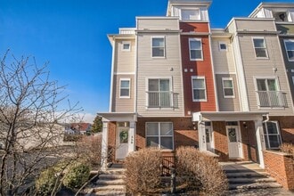 Building Photo - Gorgeous Conshohocken 3 Bedroom, 2.5 Bath END Unit Townhome With Amazing Views!