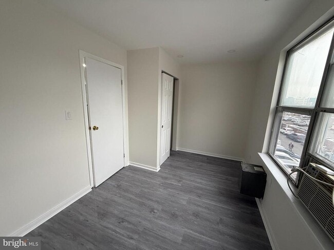 Building Photo - 205 N 9th St