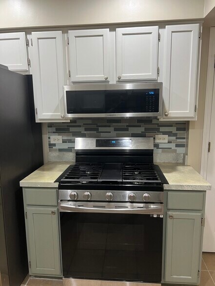 Building Photo - 1702 Saint Ann Dr