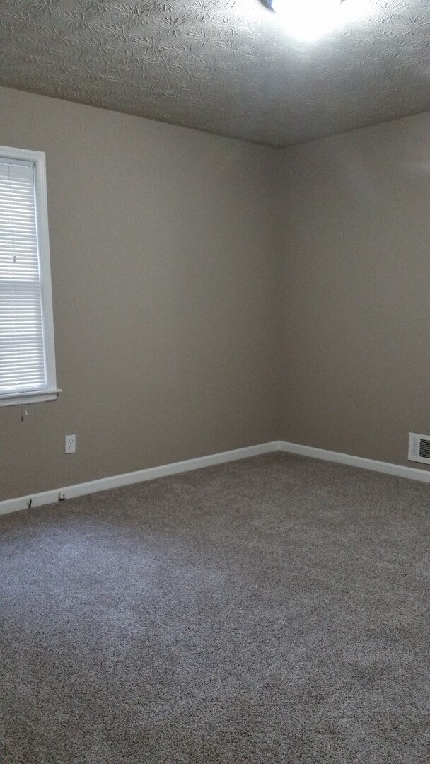 Building Photo - Coming Soon: Secluded 3 Bed x 2 Bth Ranch-...