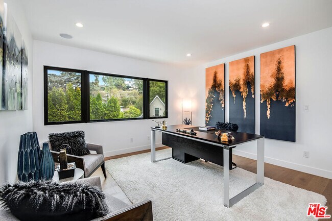 Building Photo - 13378 Contour Dr