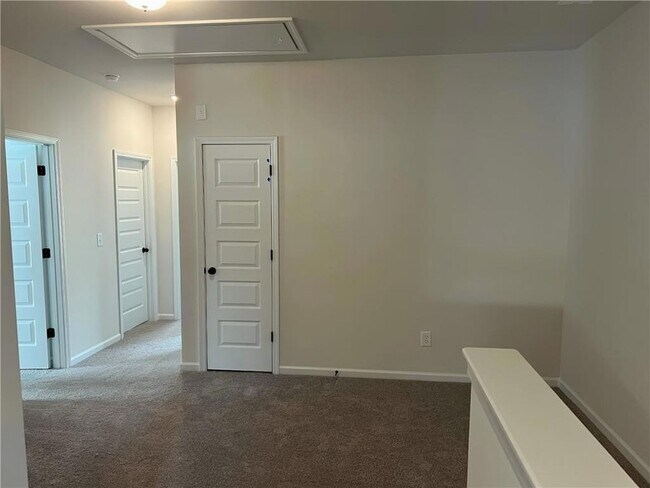 Building Photo - 423 Perth Dr