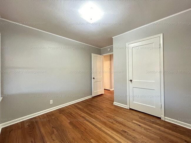 Building Photo - For Lease | Brookside | $1250 Rent