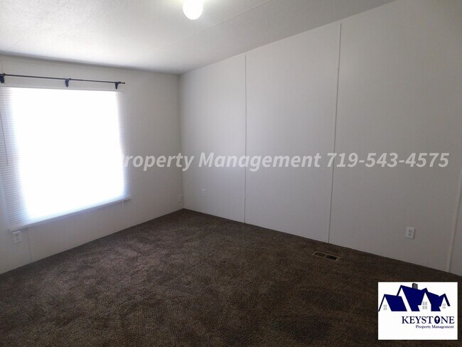 Building Photo - 2624 Lowell Ave