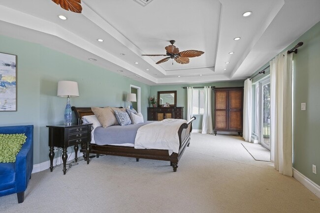 Building Photo - 1925 Coral Gardens Dr