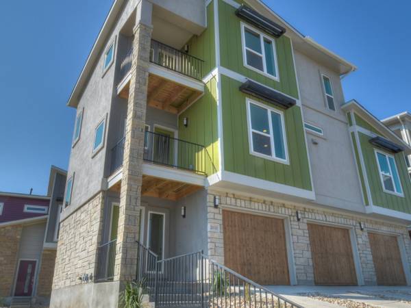 Building Photo - Gorgeous Condo in Edgewick - Minutes from Soco!