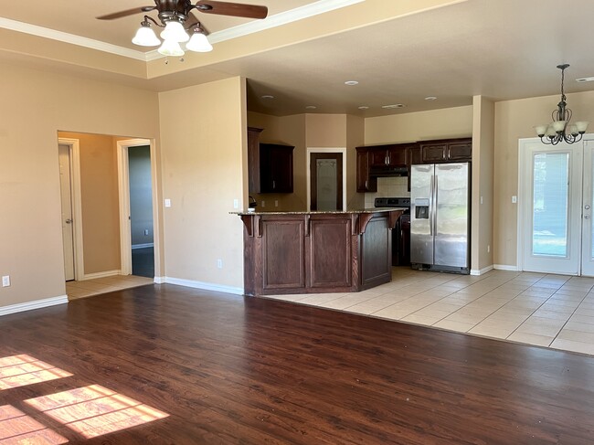 Building Photo - 408 Boggy Creek Dr