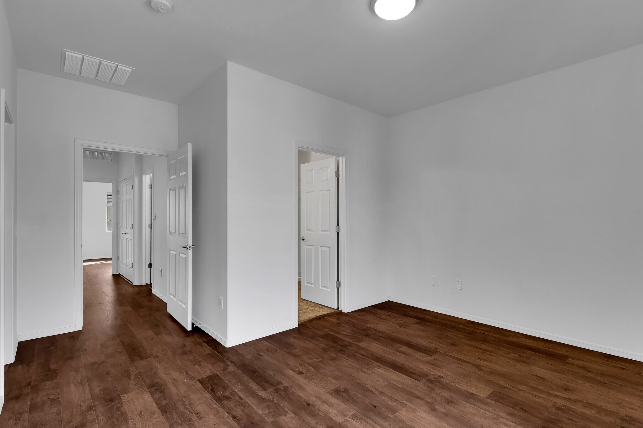 Building Photo - 4154 N Thurston Ln