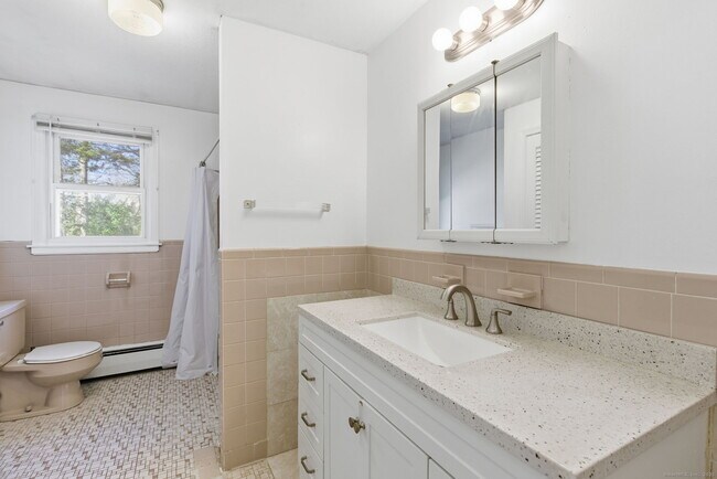 Building Photo - 8 Cherryfield Dr