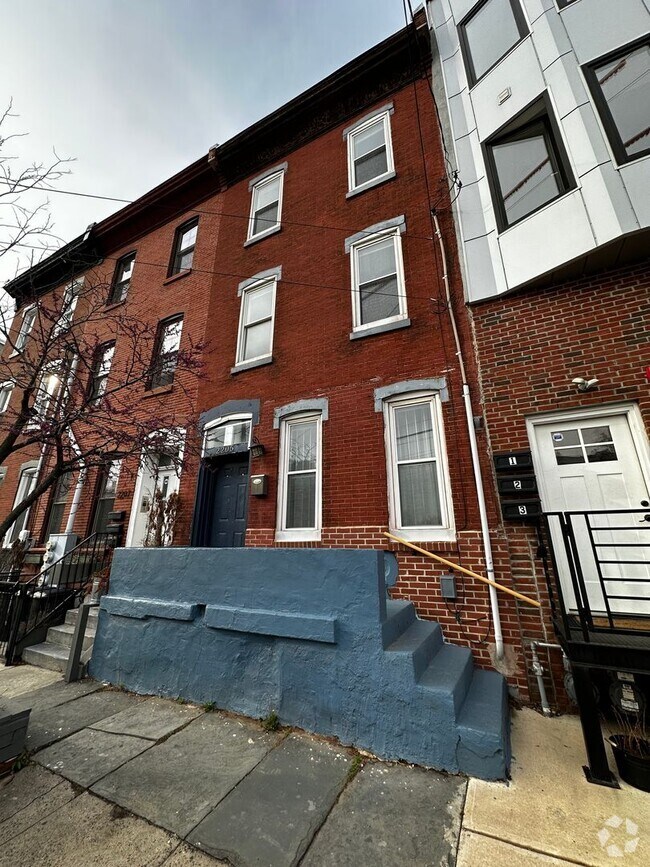 Building Photo - 2205 W Thompson St