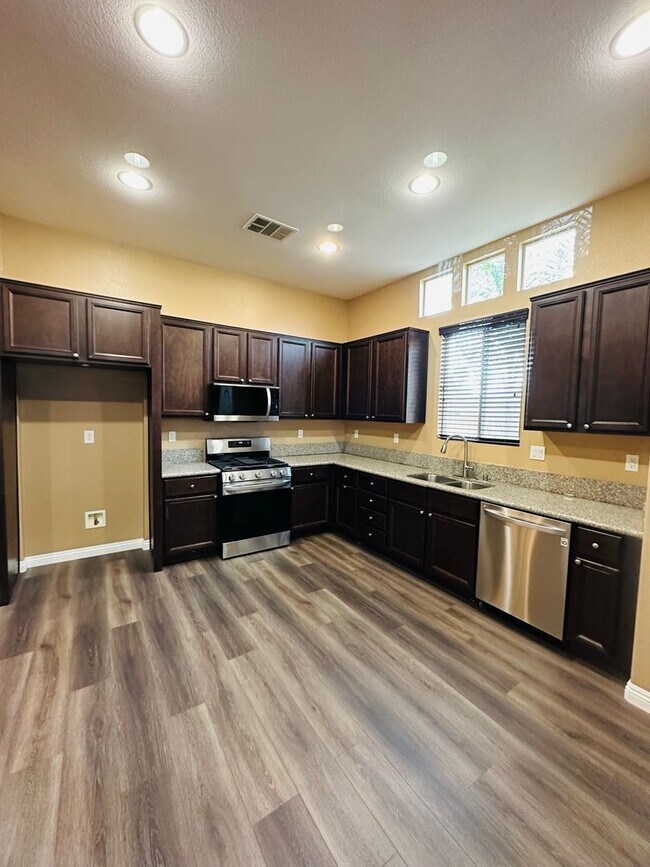 Building Photo - Coming Soon! Gorgeous 4 bed, 4 Bath Canyon Hills home for Lease!