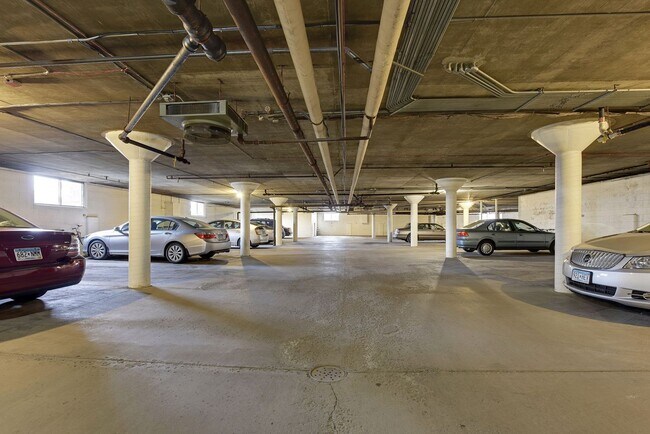 Building Photo - Cedarwood Condo For Rent! Underground Parking, Cable & Internet Included!