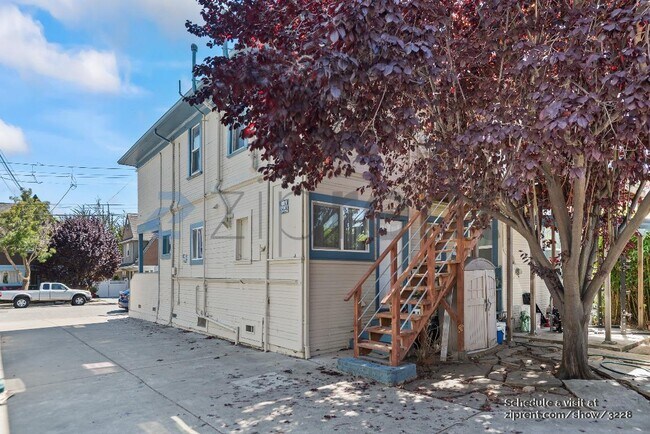 Building Photo - 928 60th St