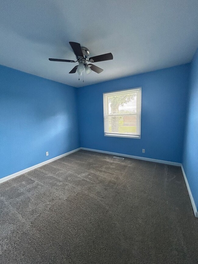 Building Photo - 537 Windrift Dr