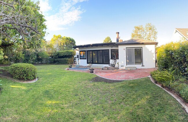 Building Photo - 8046 Dunfield Ave