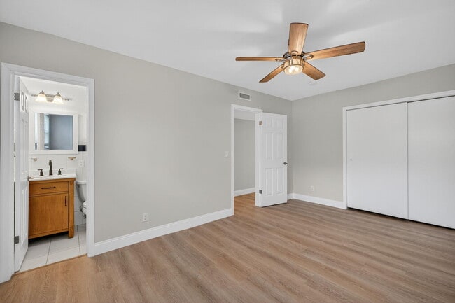 Building Photo - 2591 NE 55th Ct