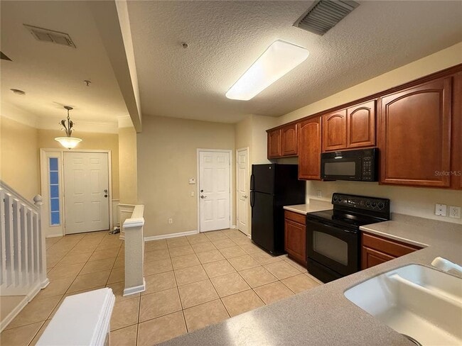 Building Photo - 2865 Polana St