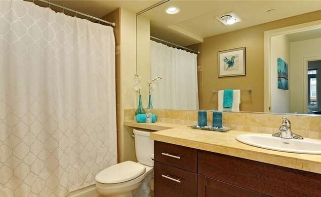 Building Photo - Beautiful Condo in the Heart of Ballard!