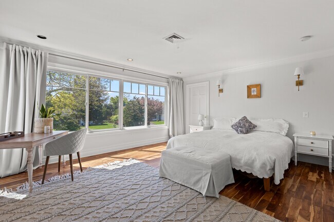 Building Photo - 80 Soundview Dr