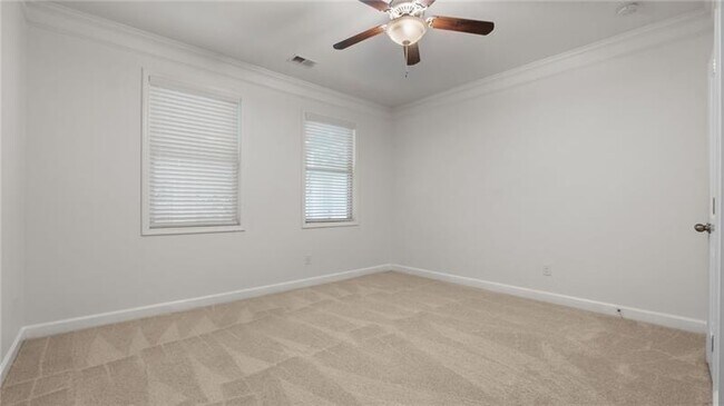 Building Photo - 2040 Bloomfield Ct