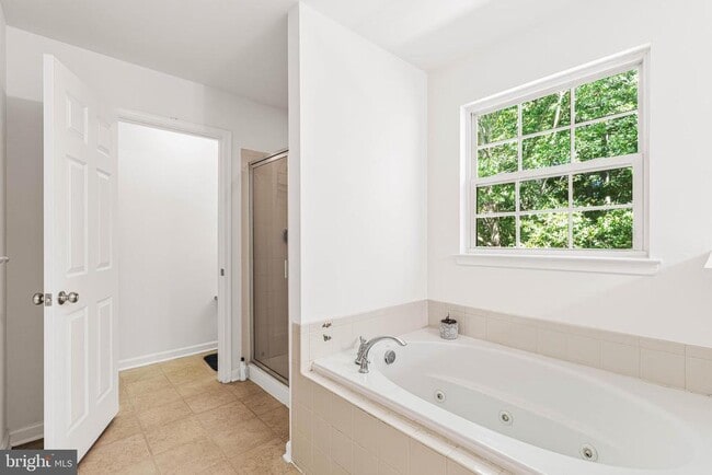 Building Photo - 406 Arnold Dr