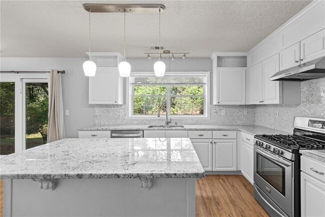 Building Photo - 13030 Carriage Park Ln