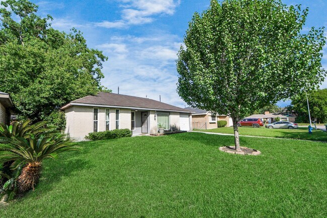 Building Photo - 12610 Chiswick Rd