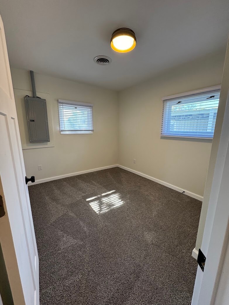 Den/office - 115 5th Ave W