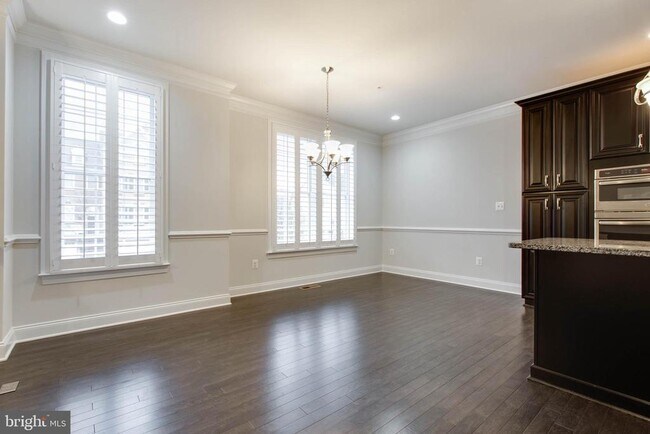 Building Photo - 8526 Pine Springs Dr