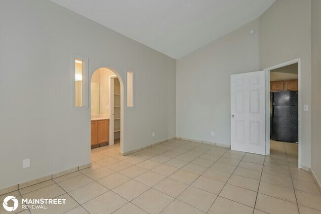 Building Photo - 737 E Oregon St