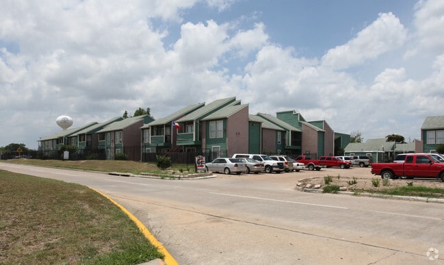 Primary Photo - Coronado Park Apartments