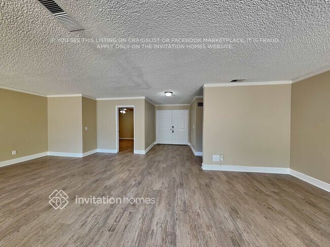 Building Photo - 5405 N Acacia Ave