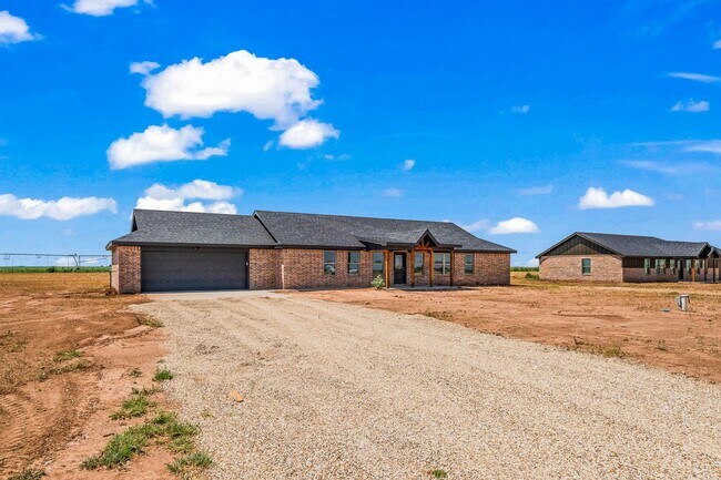 Building Photo - Country Living In Idalou ISD!