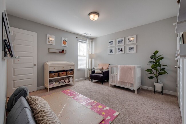 Building Photo - Nicely Appointed 3 Bedroom, 3 bath townhome