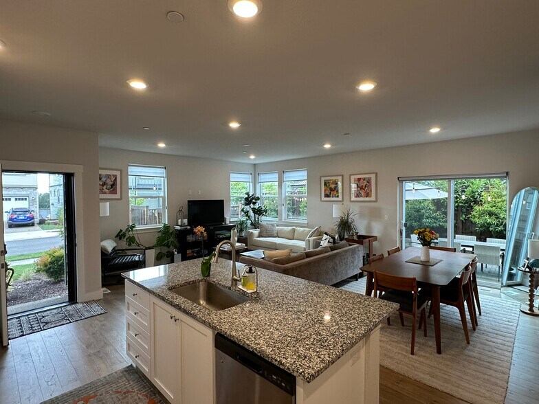 Building Photo - 16710 SW Darwin Loop