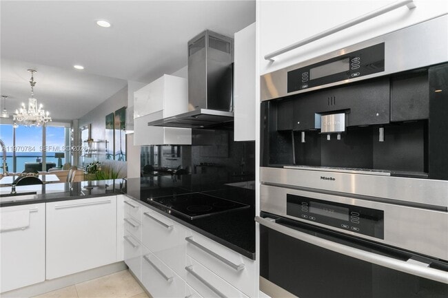 Building Photo - 17121 Collins Ave