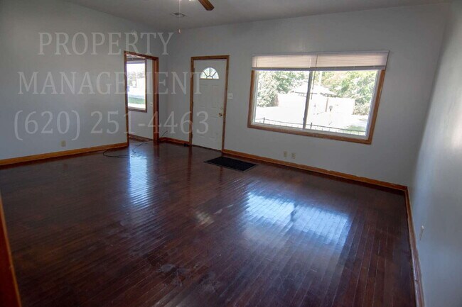 Building Photo - 3 Bedroom
