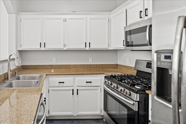 Building Photo - New Paint- 1 Bd Retreat, Community Pool, S...