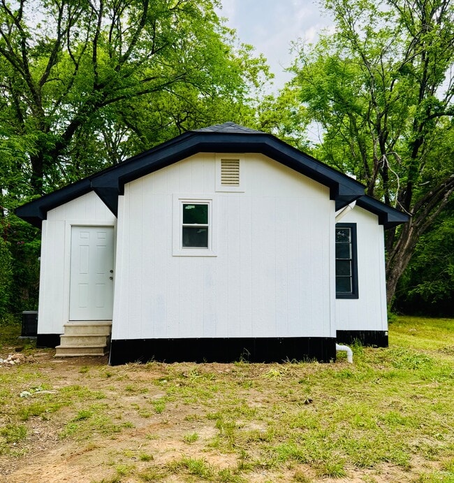 Building Photo - 1712 Plant St