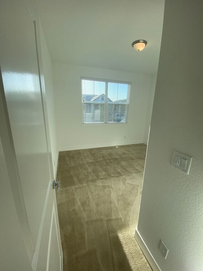 Building Photo - Single Story Home in Whitney Ranch with Ow...