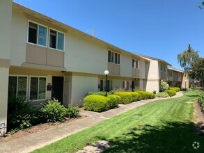 Building Photo - Two Story Three Bedroom Townhouse in San J...